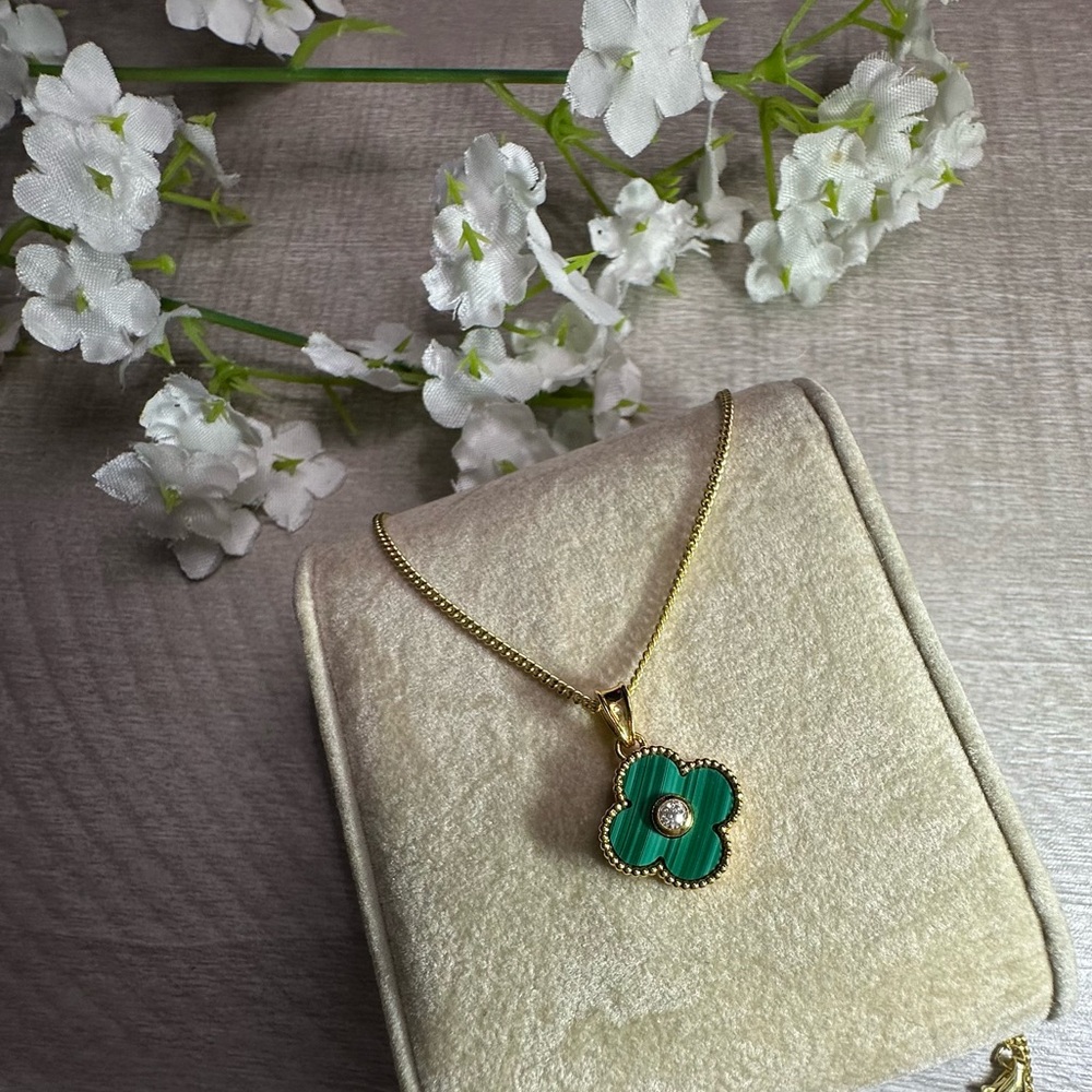 18k gold clover necklace